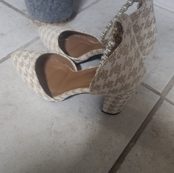 Cream and gold houndstooth heels - Picture 7 of 9
